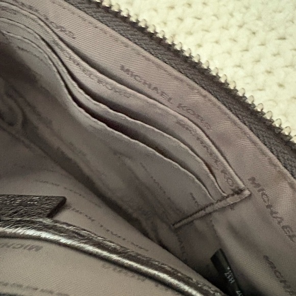 Michael Kors Jet Set Bag in Metallic Silver Leather - Picture 13 of 16